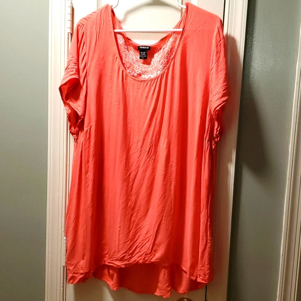 Torrid flowy blouse in good condition size 26 - Picture 1 of 4